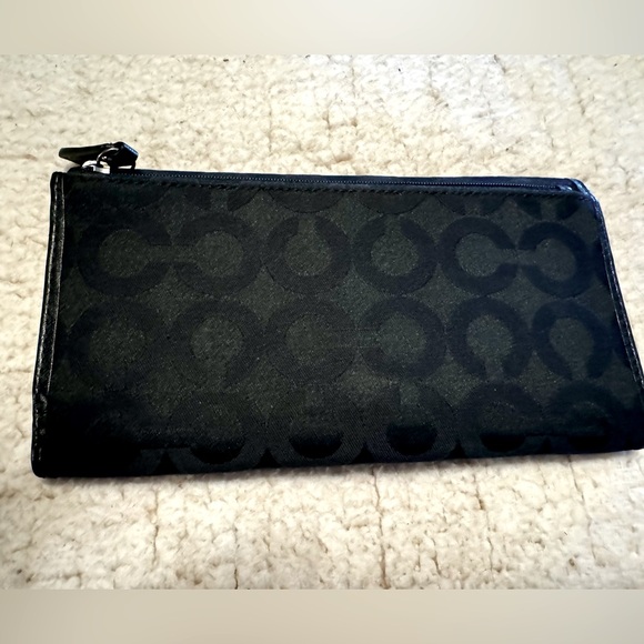 Coach wallet EUC - Picture 2 of 8